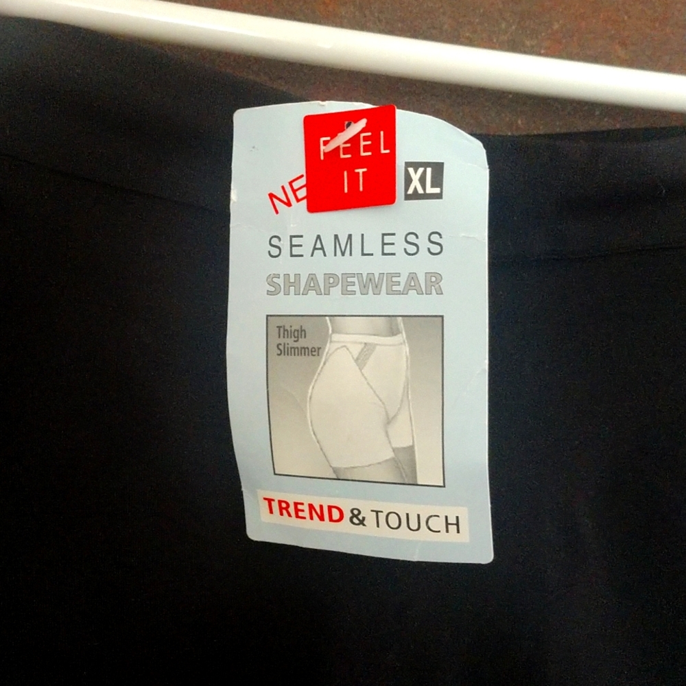 Thigh Slimmer Seamless Shapewear - Picture 2 of 3